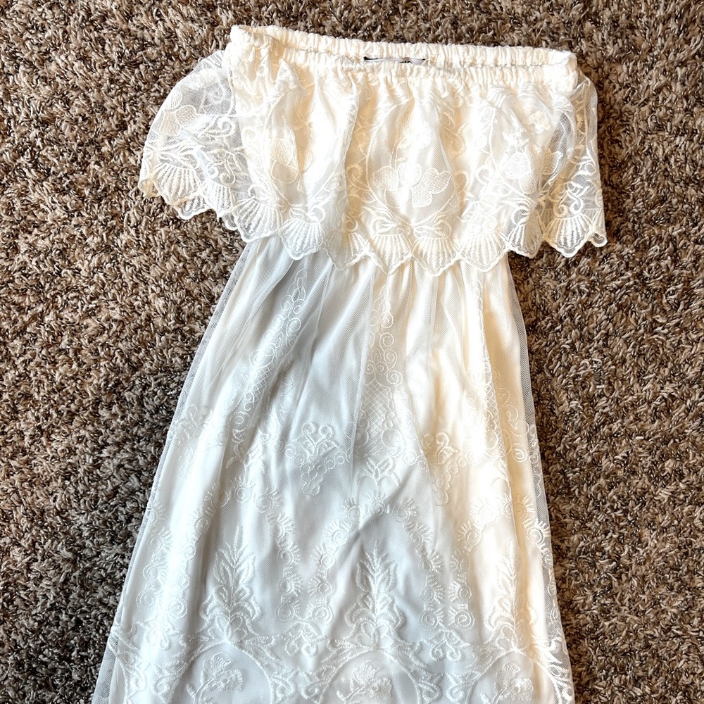 Express open back cream lace dress - size s